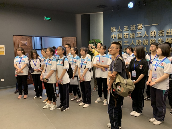 3長慶二中師生代表一行參觀鐵人館 - 副本.JPG