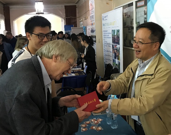 李華副校長111.jpg